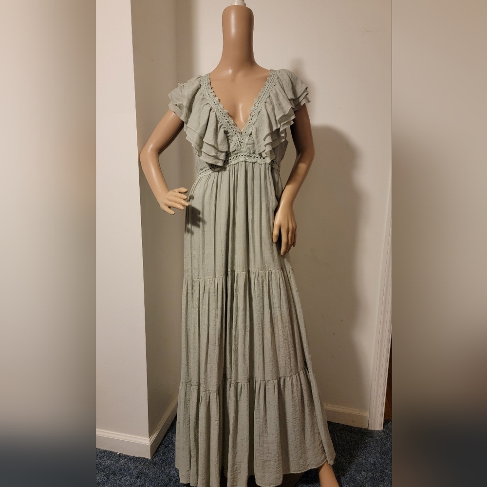 NWT Entro Sage Green Ruffled Maxi Dress Large